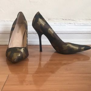 Guess Camo Pumps